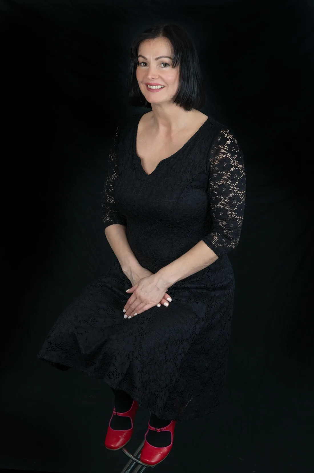 Christine Scheib, ideatrice del Metodo FACE®, ritratto a figura intera dallo shooting in studio
