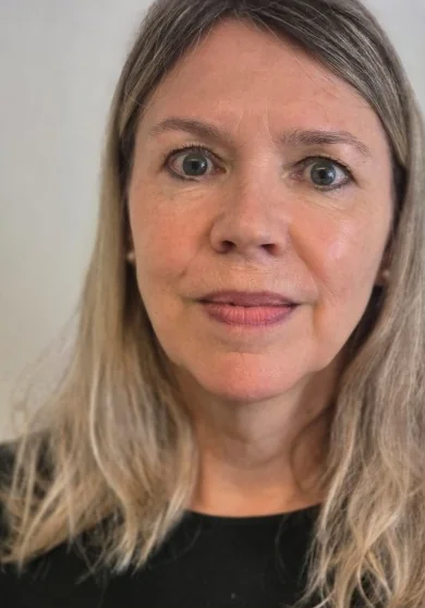 Kundin (56) vor dem Training mit der FACE-Methode®, Frontalansicht